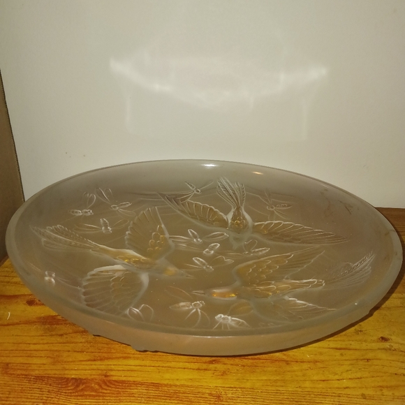 Gorgeous etched bird dish - Picture 2 of 4